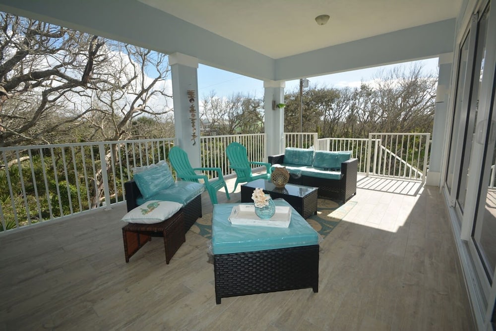 Beach Front 5 bed 4 Bath Luxury House Hot Tub Fenced Yard Pets Welcome