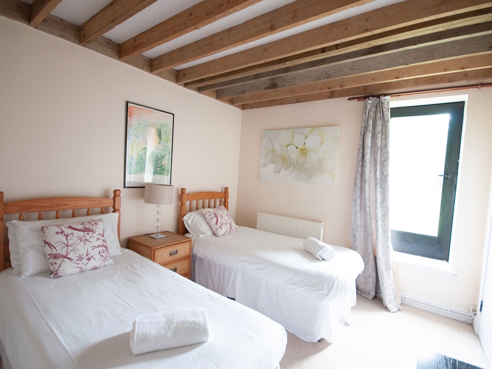 Corner Cottage view 3