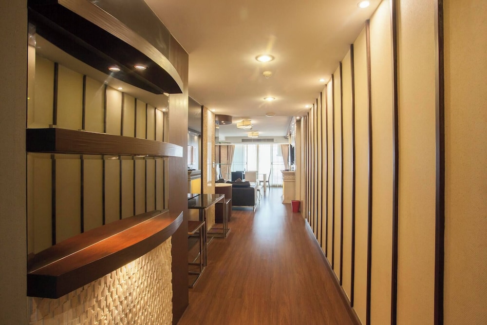 7C - 2 Bedroom Downtown Apartment With Shared Pool