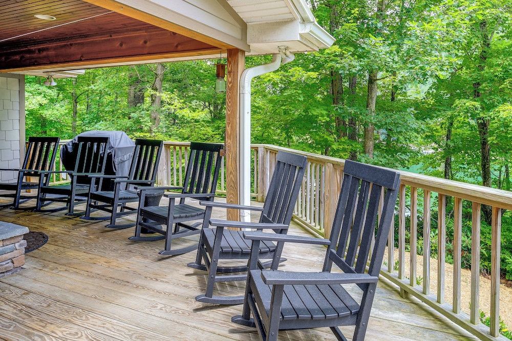 Lakefront Butler Home w/ Hot Tub & Fire Pit!