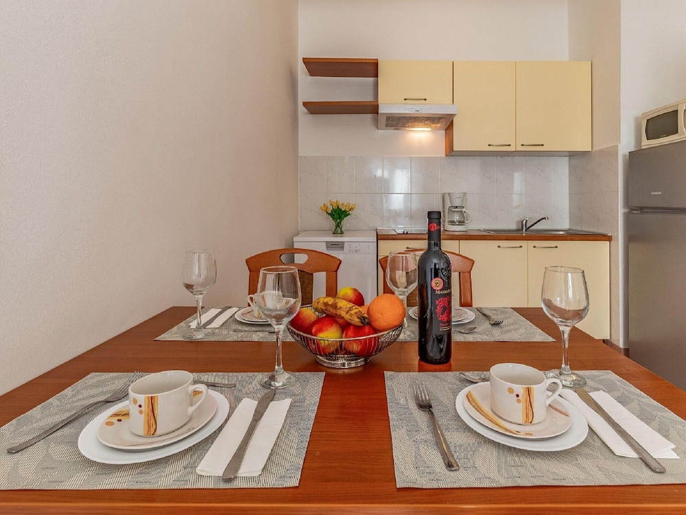 Lovely Apartment in Banjole near Beach & Town Center