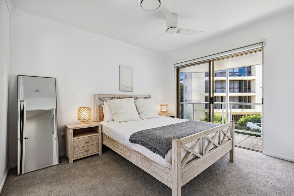 Oceanside Apartment With Views of Yaroomba Beach