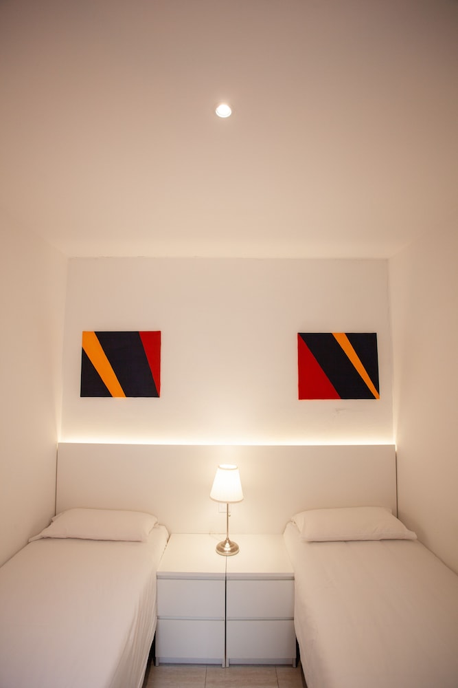 Las Ramblas Pasaje Bacardi Apartments