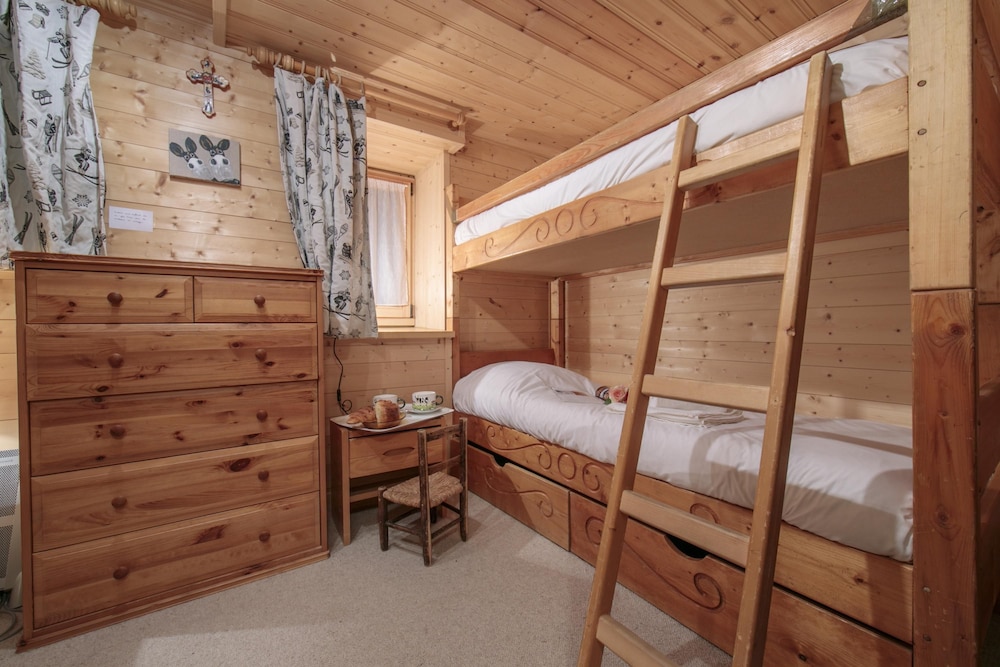 Chalet Du Croz RJ in Le Tour Argenti re