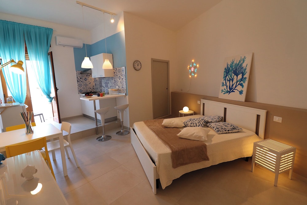 Casa Maya Modern Open-space Apartment Steps From Otrantos Seafront