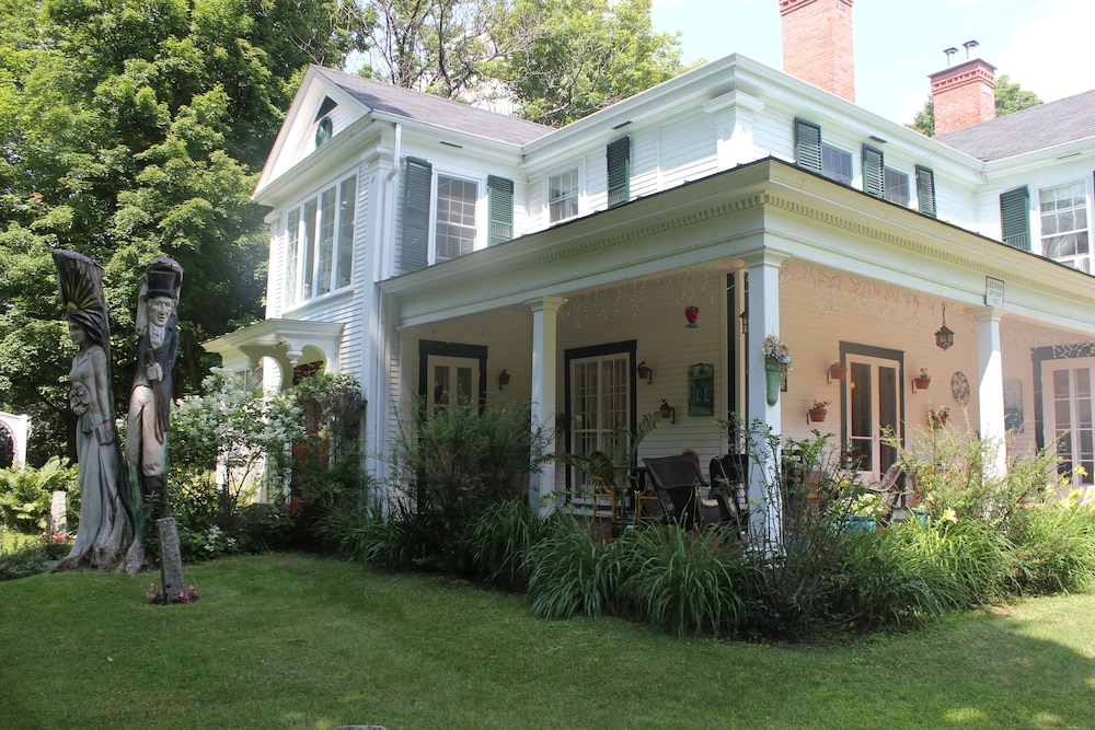Lee Farm Inn