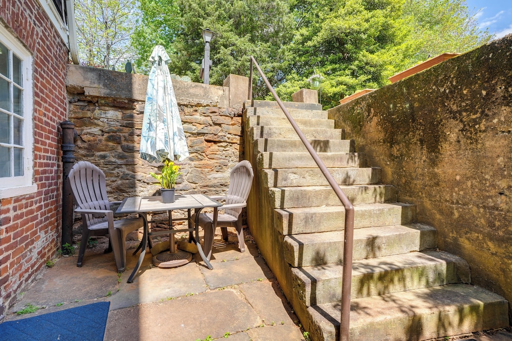 1 Mi to Downtown Lynchburg: Cozy Apt w/ Pool