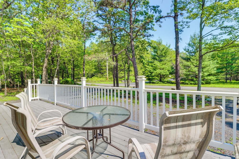 Home w/ Pool & Lake in Jim Thorpe: 6 Mi to Dtwn!