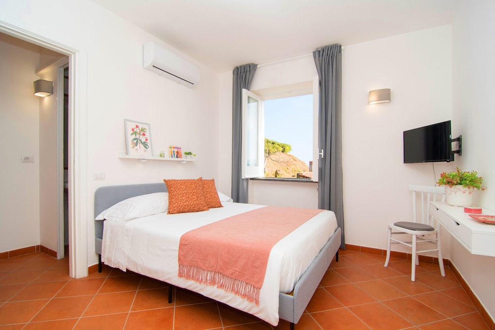 Family Villa in Sorrento Coast Pool & View view 2