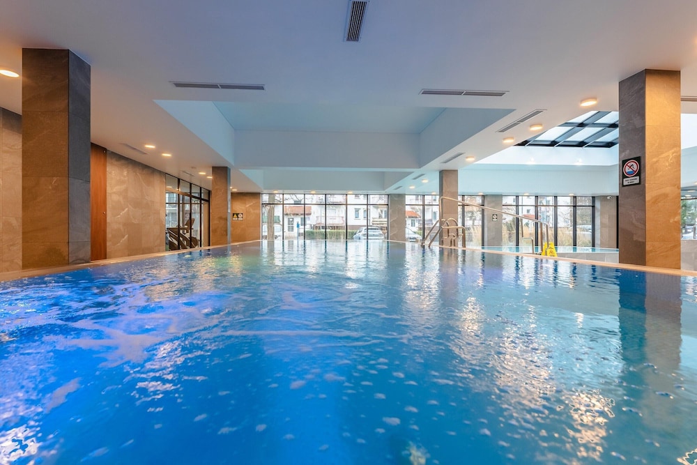 Comfortable Apartment With Balcony, Pool, Sauna