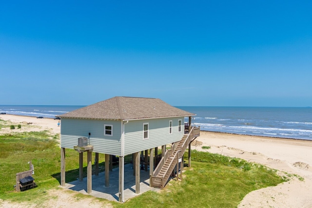 The Shore House 3 Bedroom Home by RedAwning view 3