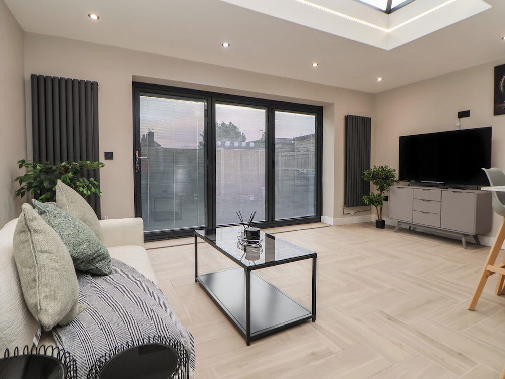 The Cloud House @ Upton by Chester