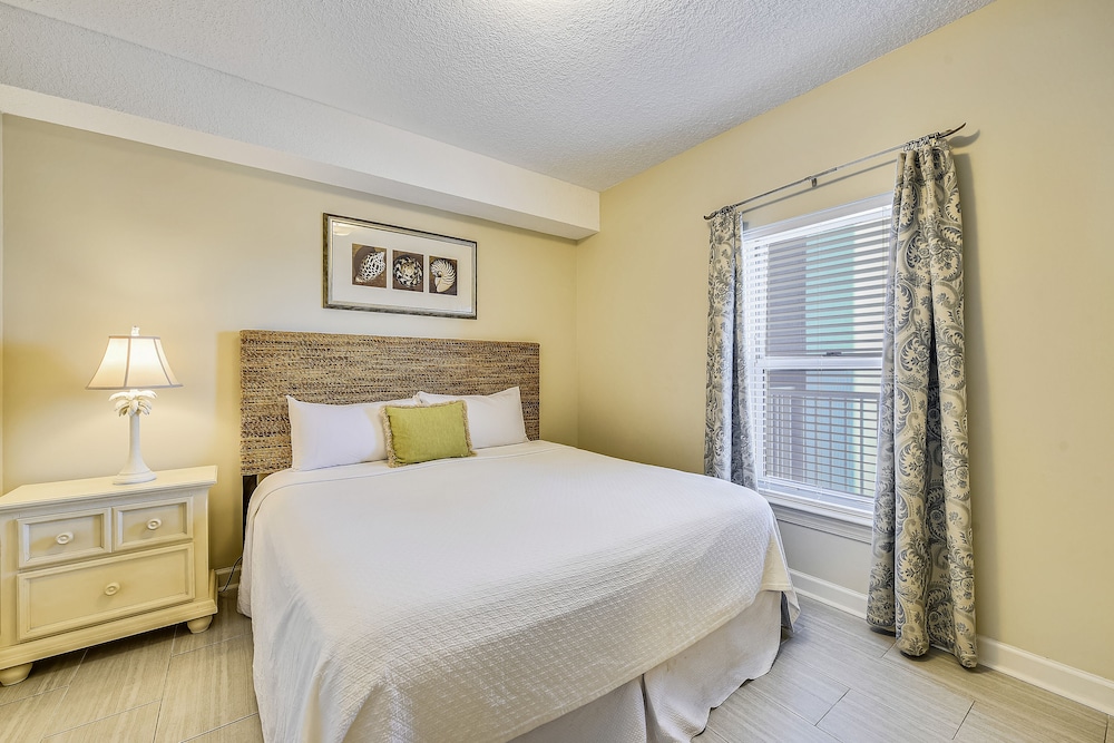 Twin Palms by Book That Condo