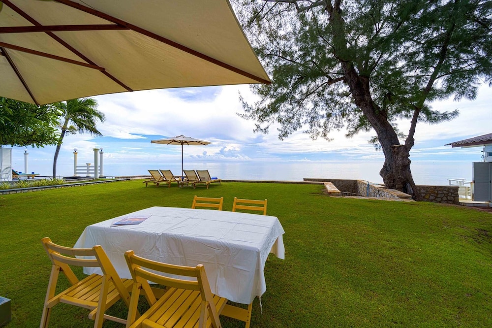 Oceanfront 6 Bedroom Twin Villas OV6