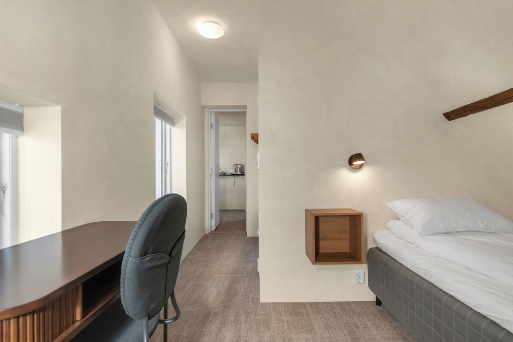 Central Guest House - Private Bathroom