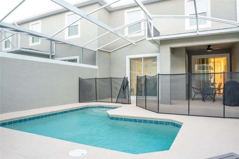 Stunning 4 Bed Townhome Pool & Waterpark 4 Bedroom Townhouse