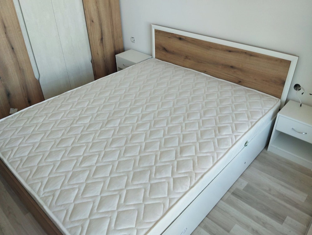 Comfy & Flat, Great Location, Parking