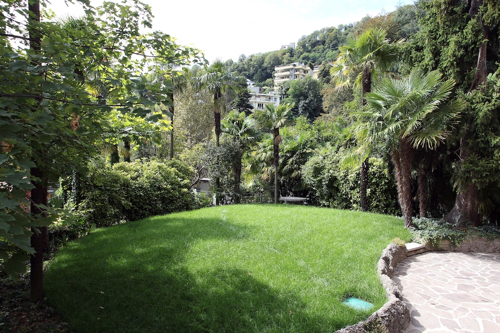Villa Liberty - Lake Como Rooms & SPA