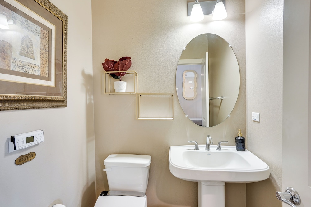 3 Mi to Disneyland: Home w/ Hot Tub + Game Room