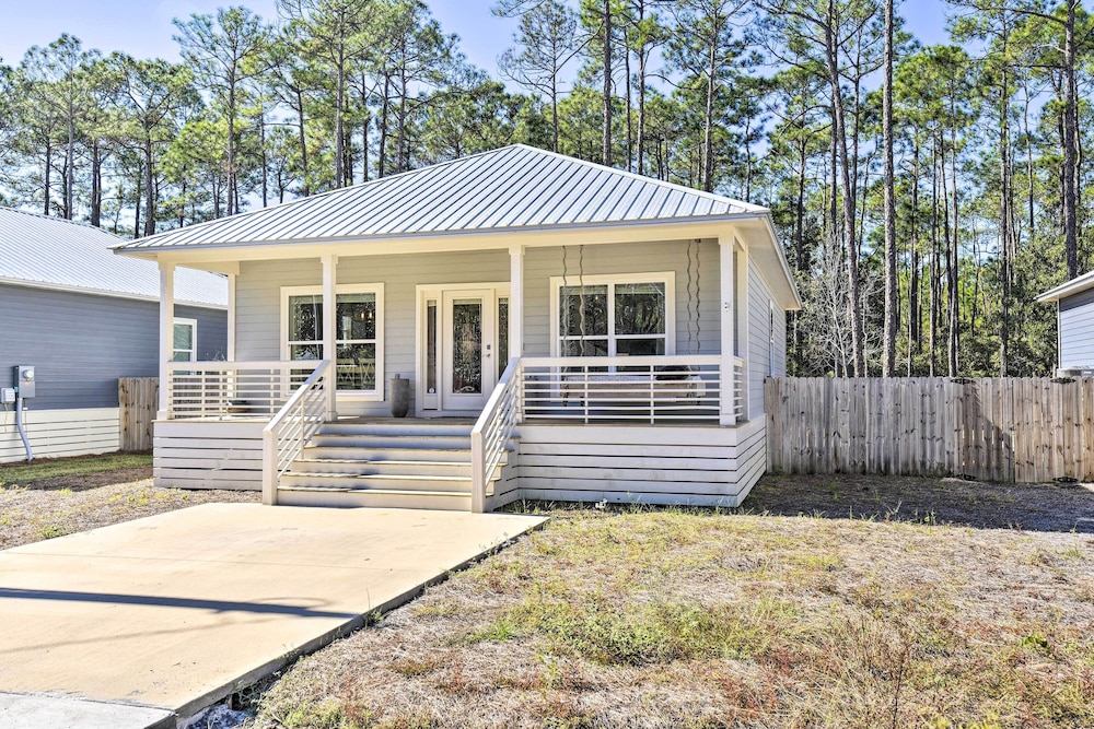 Modern Santa Rosa Beach Retreat w/ Yard & Patio! view 2
