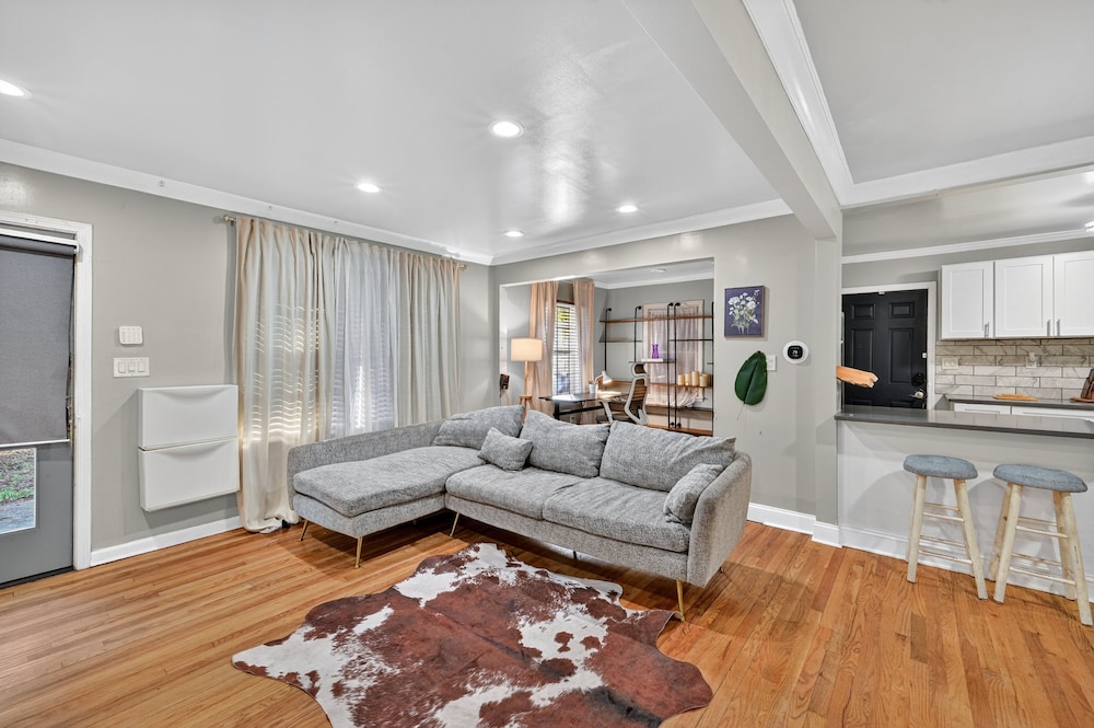 Charming East Atlanta Oasis Meets City Vibe 2 Bedroom Home