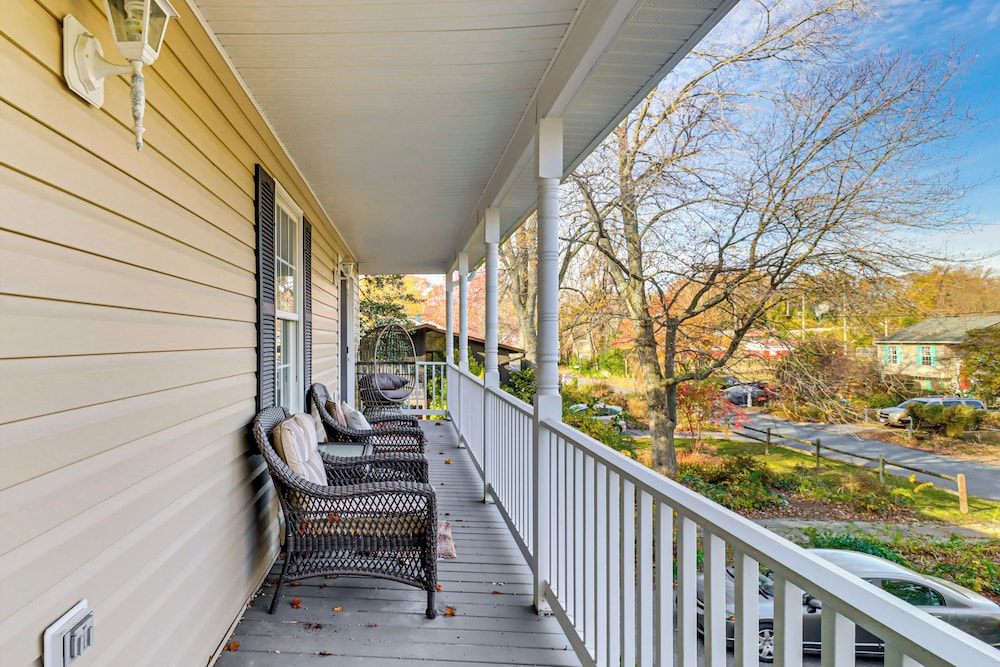 Walk to Lake & Boat Ramp: Central Gem in Annapolis, photo 26