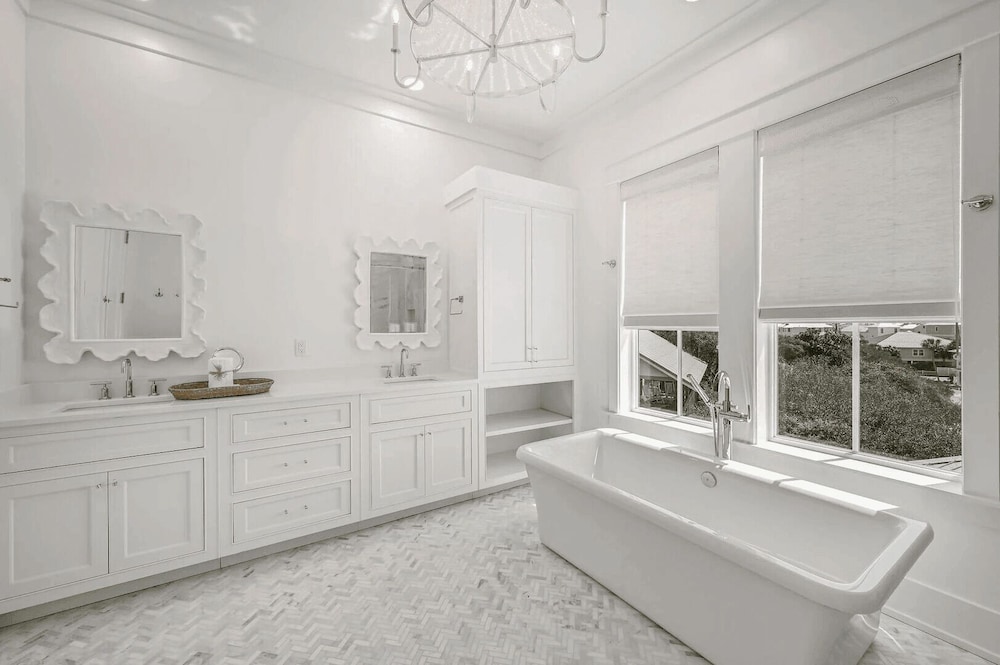 Sunset Pointe 30A by Avantstay Gulf Views, Carriage, Pool