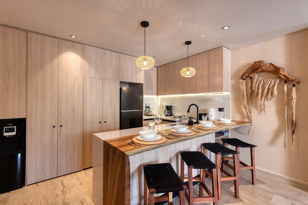 Corasol Modern Apt with Terrace