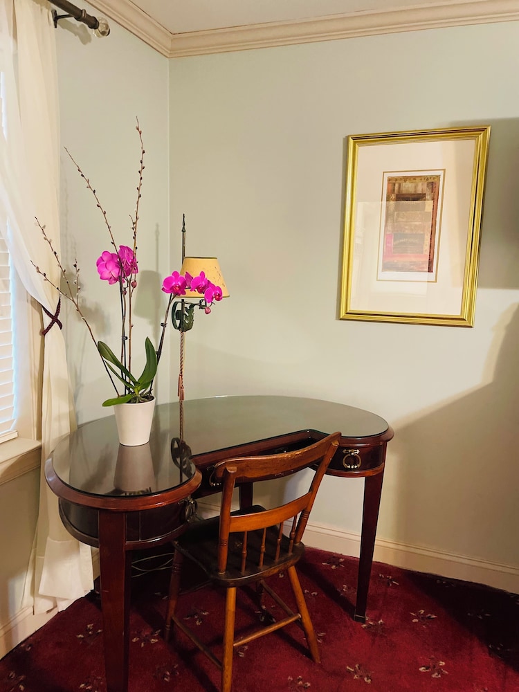 Hargrave House B & B