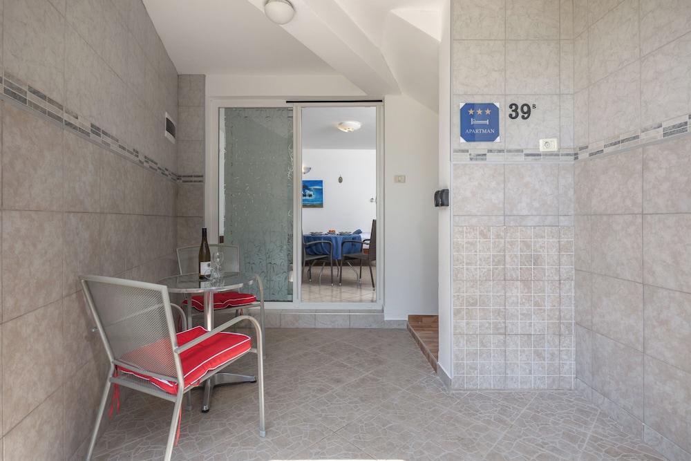 Peaceful Retreat Apartments With Terrace