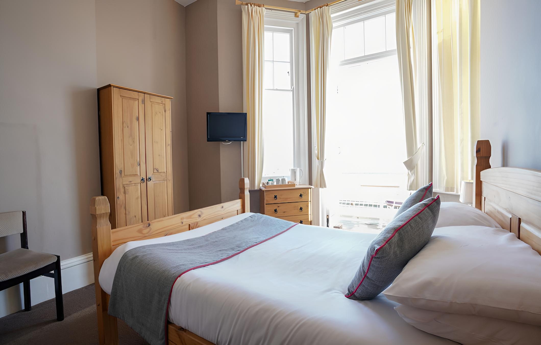 OYO Shanklin Beach Hotel