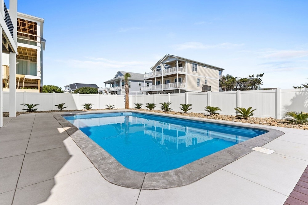 1040 Break / 1040 Ocean Blvd West 4 Bedroom Home by RedAwning