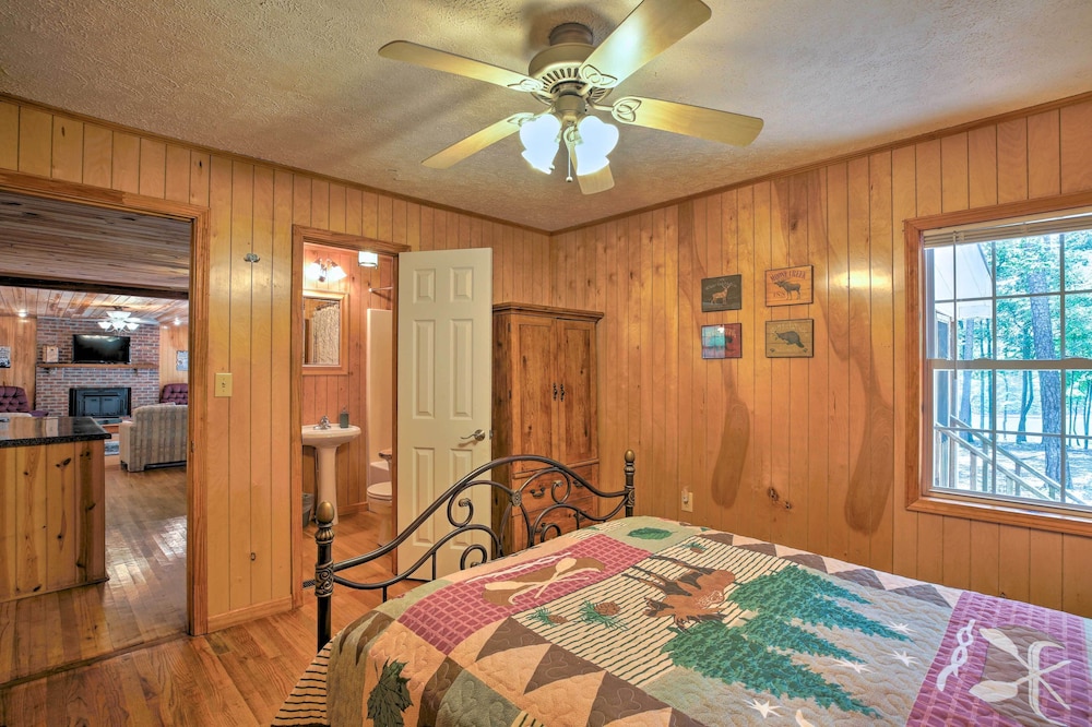 Clemson Vacations - Pet-friendly Toccoa Home w/ Deck  Lake Access! - Property Image 5