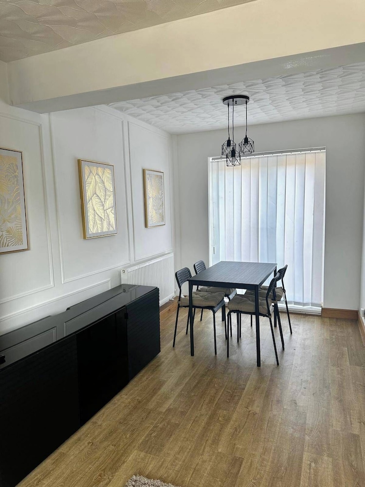 Hartlepool - House - Sleeps 5 - Parking
