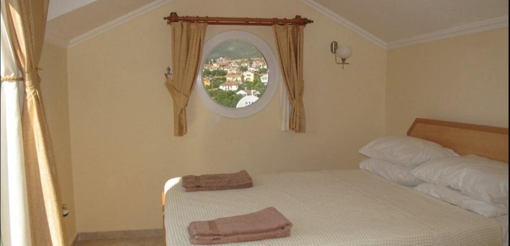 Villa TH20 by JoyLettings view 3