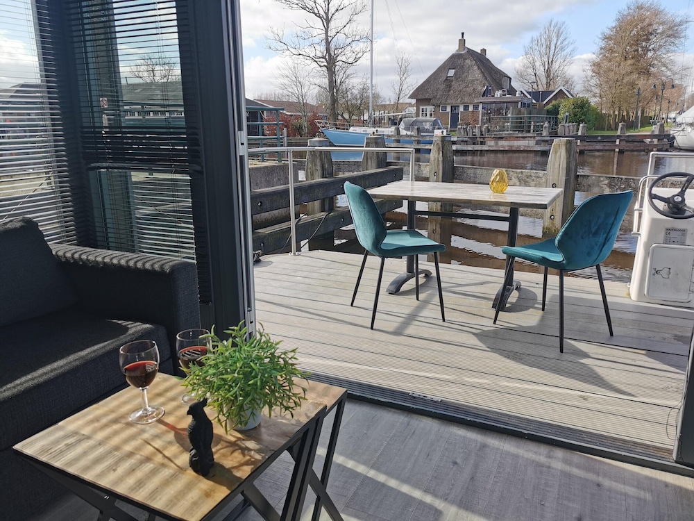 Houseboat in Heeg With Stunning Marina Views