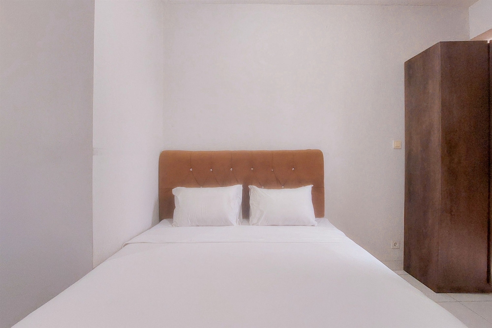 Chic And Cozy Studio Apartment At Amazana Serpong