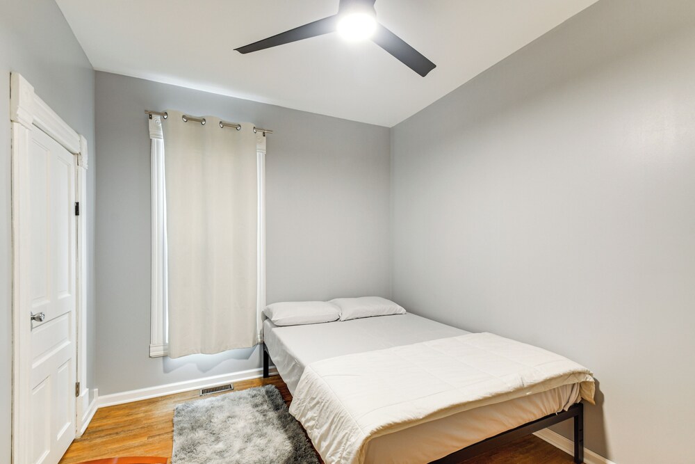 < 1 Mi to Main St: Quiet Apartment in Galesburg!