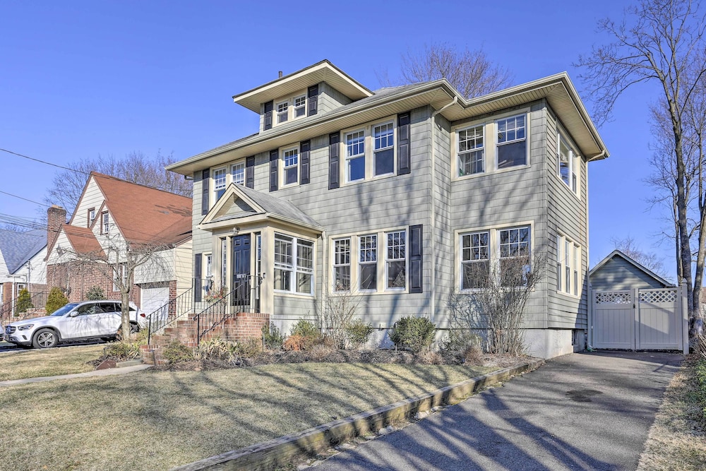 Classic Teaneck Colonial Home With A Modern Touch