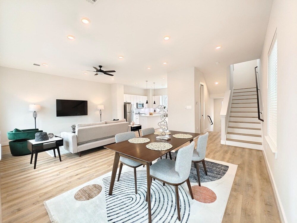 Northside Retreat Chic 3 Bdr, Pet Friendly! - Image 5