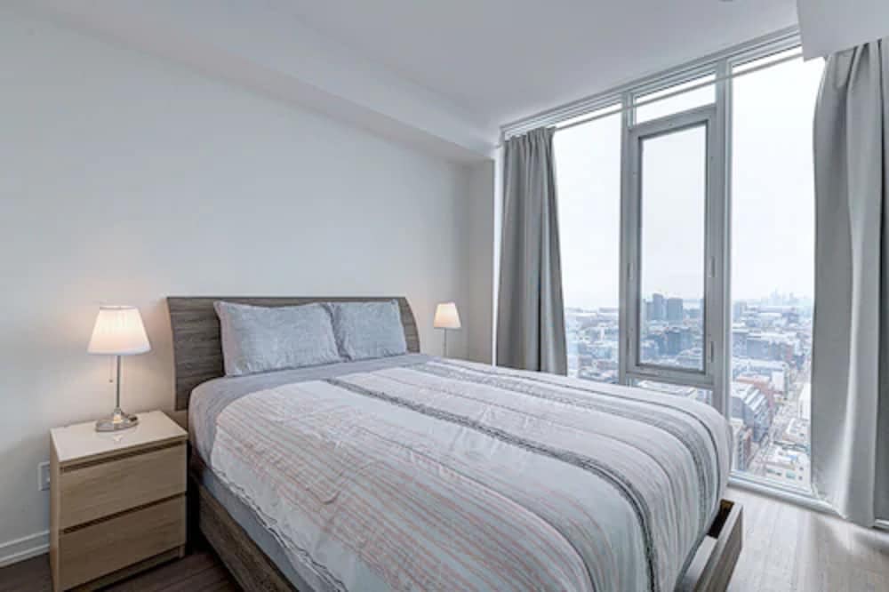 Velvet Stays – Entertainment District - Image 2