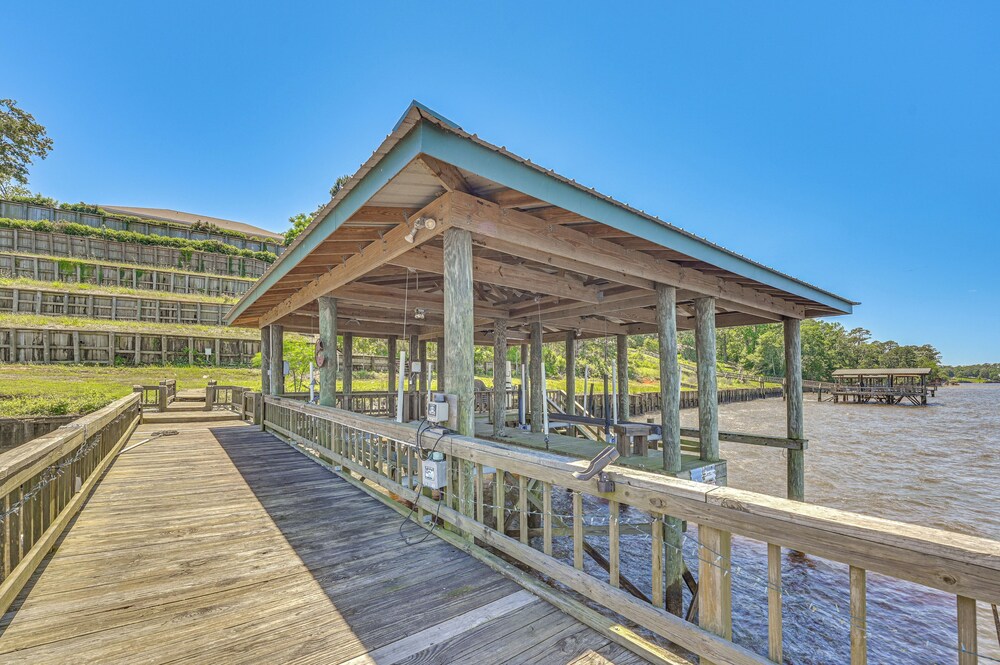 Boat Dock & Hot Tub: Waterfront Home in Milam!