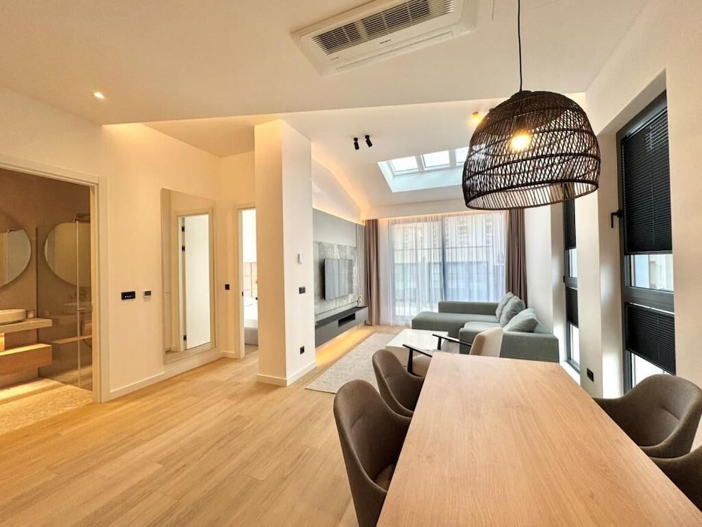 Onia Luxury Escape
