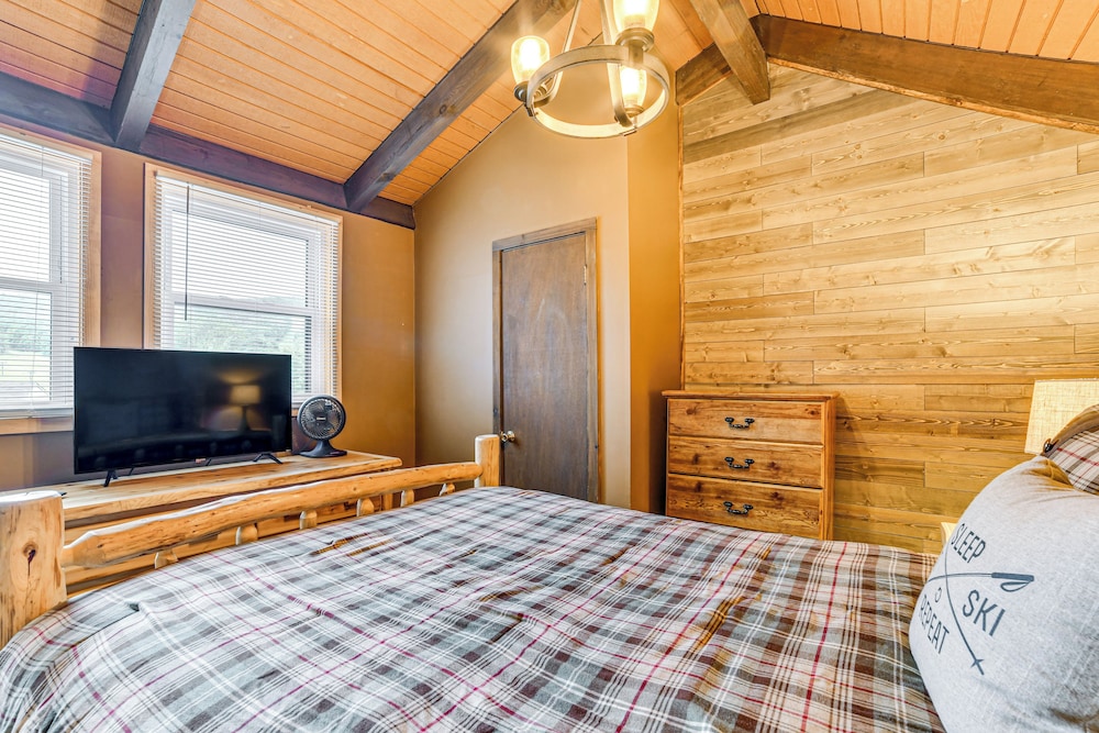 Cortland Townhome - Walk to Greek Peak Mtn Resort! view 5