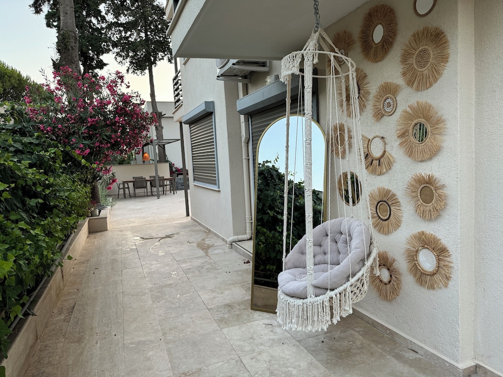 Levon Villa Hotel