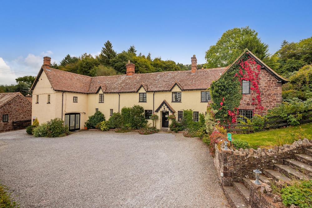 Bridgwater Vacations - Castle of Comfort Hotel  Restaurant - Property Image 1