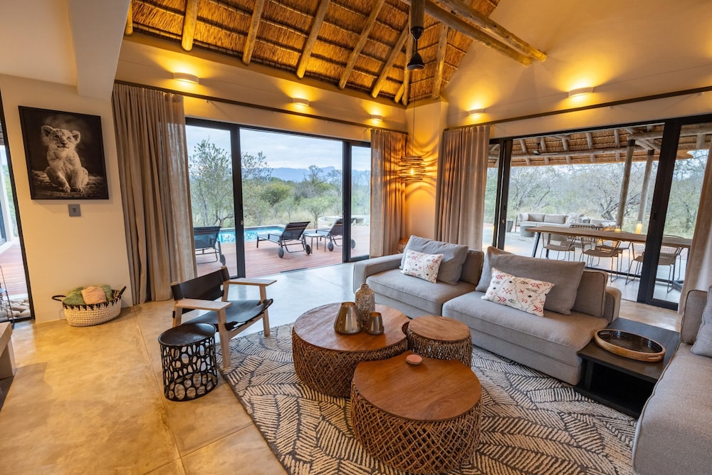 Villa Uthando Stylish Brand new Villa With Amazing Views view 5