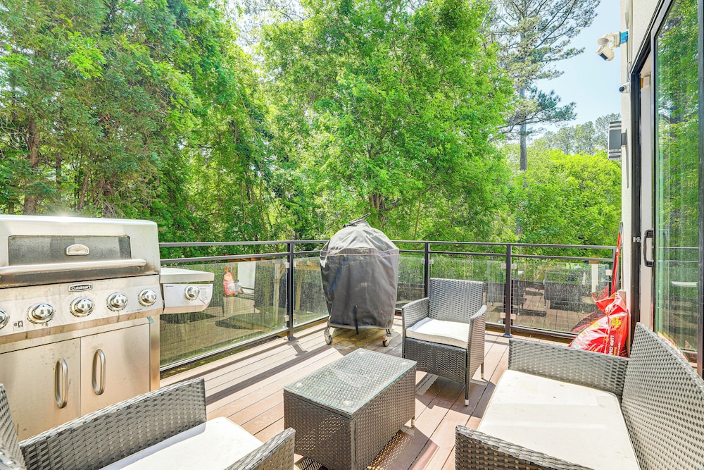 Luxe Buckhead Retreat 6 Mi to Dtwn Atlanta