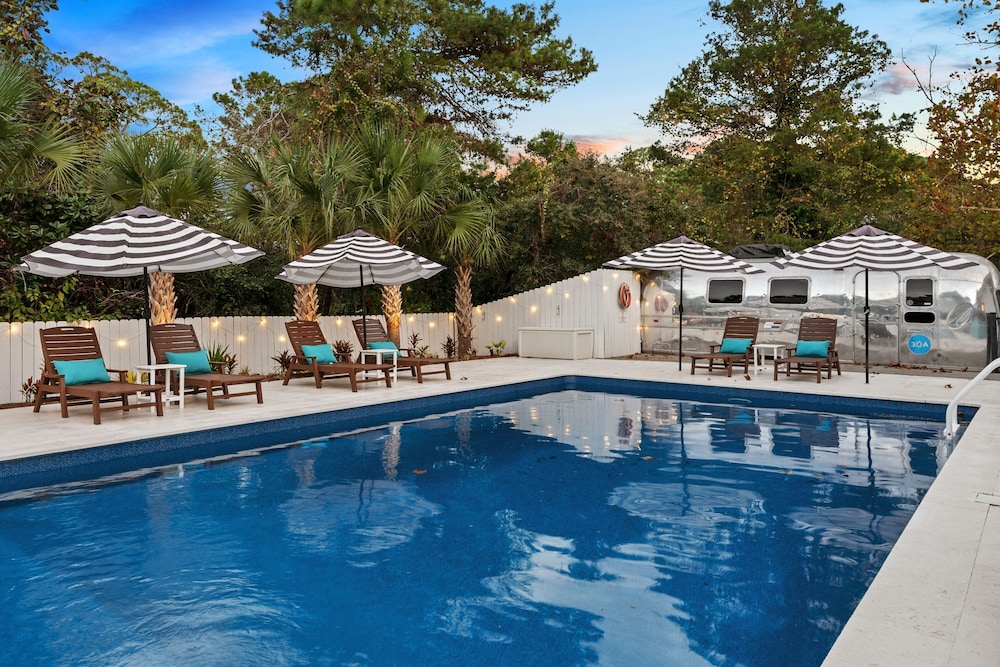 30A Florida Flashback by Avantstay Private Pool Golf Cart 3 Blocks to Beach