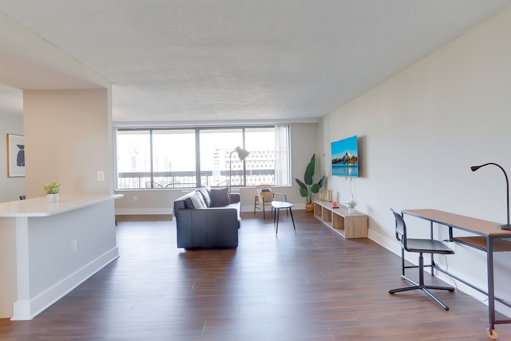 Walkable DC View Apartments